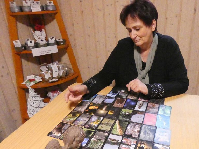Ich-beim-Kartenlegen